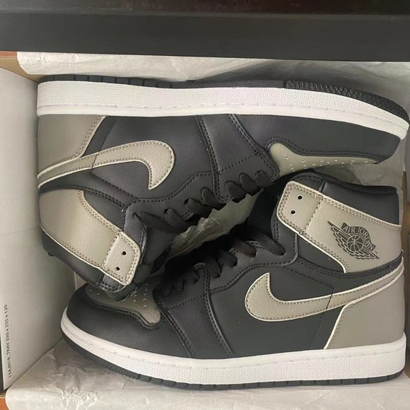 Air Jordan 1 Retro High Shadow main image 3